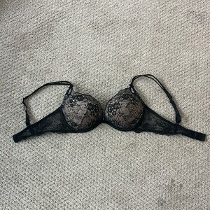 Victorias’ Secret black lace wonder bra- excellent condition - LIKE NEW